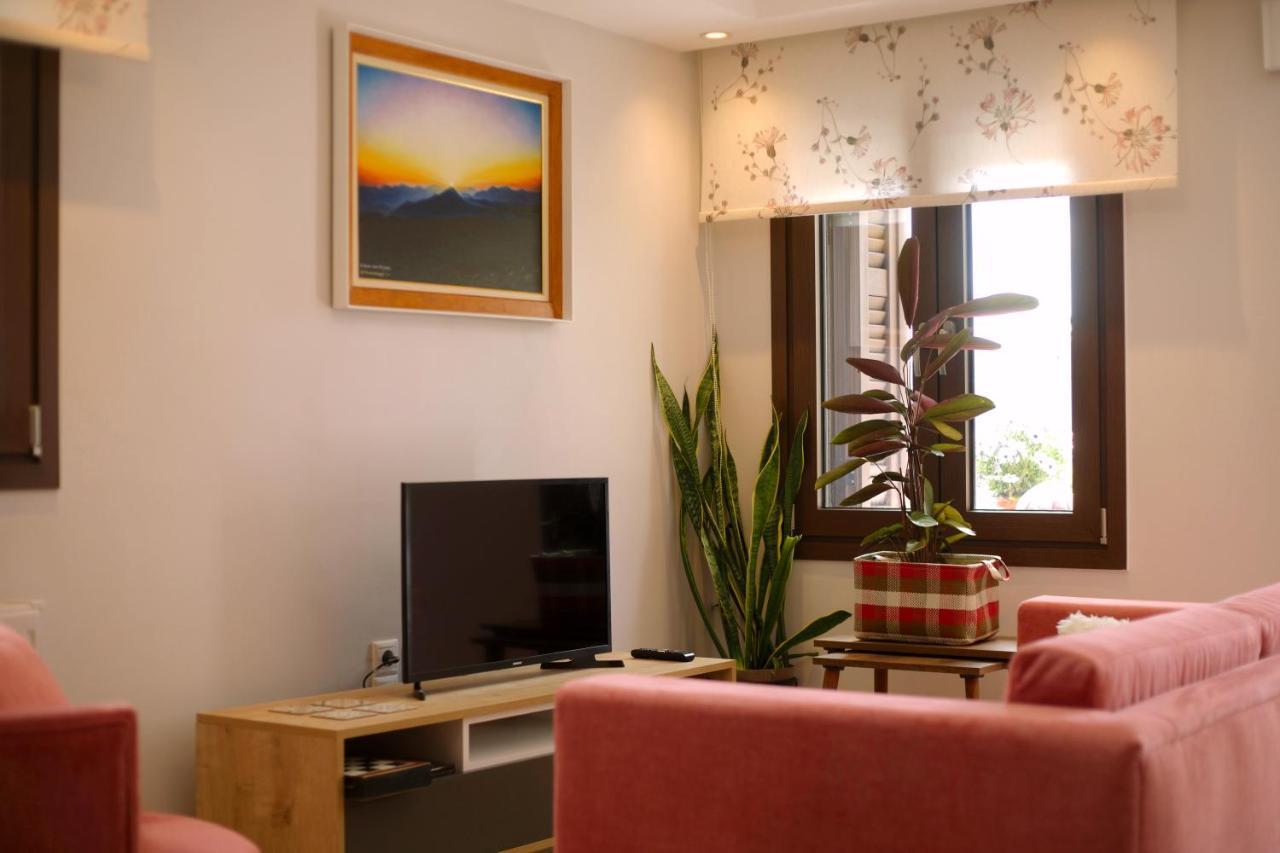 Το Σπίτι Της Ευτυχίας Σουίτα Apartment Karpenisi Luaran gambar