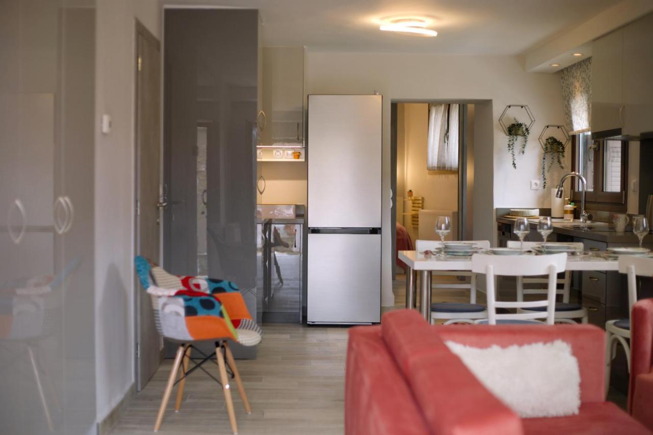 Το Σπίτι Της Ευτυχίας Σουίτα Apartment Karpenisi Luaran gambar