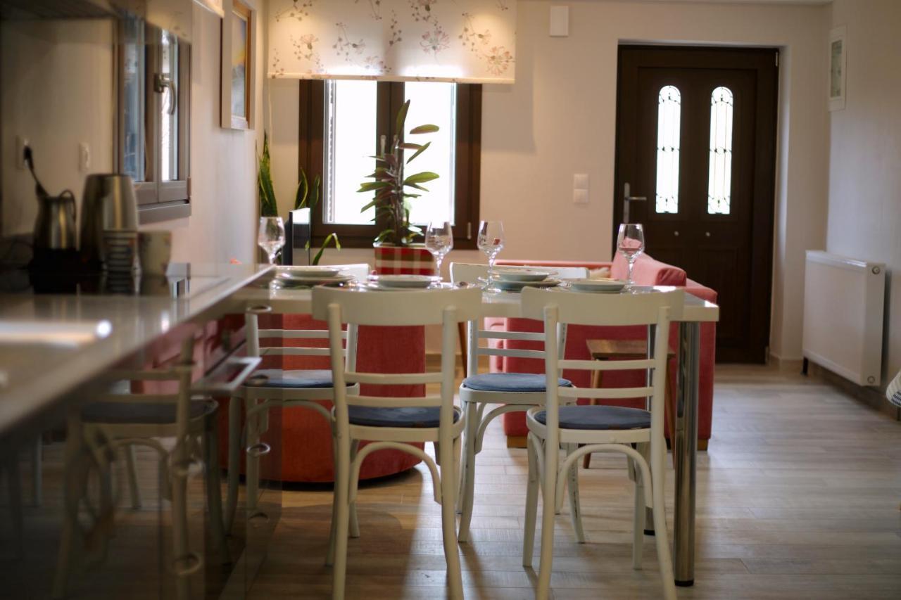Το Σπίτι Της Ευτυχίας Σουίτα Apartment Karpenisi Luaran gambar